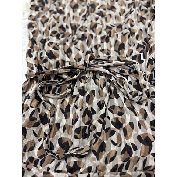 Adorable Cheetah print silk blouse brown, tan and black blouse by BCBG Maxazria - Picture 6 of 7